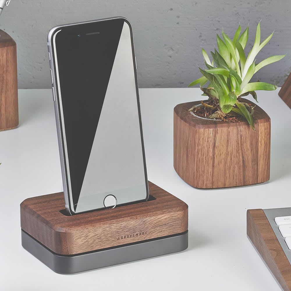 Walnuss iPhone Dock standfest