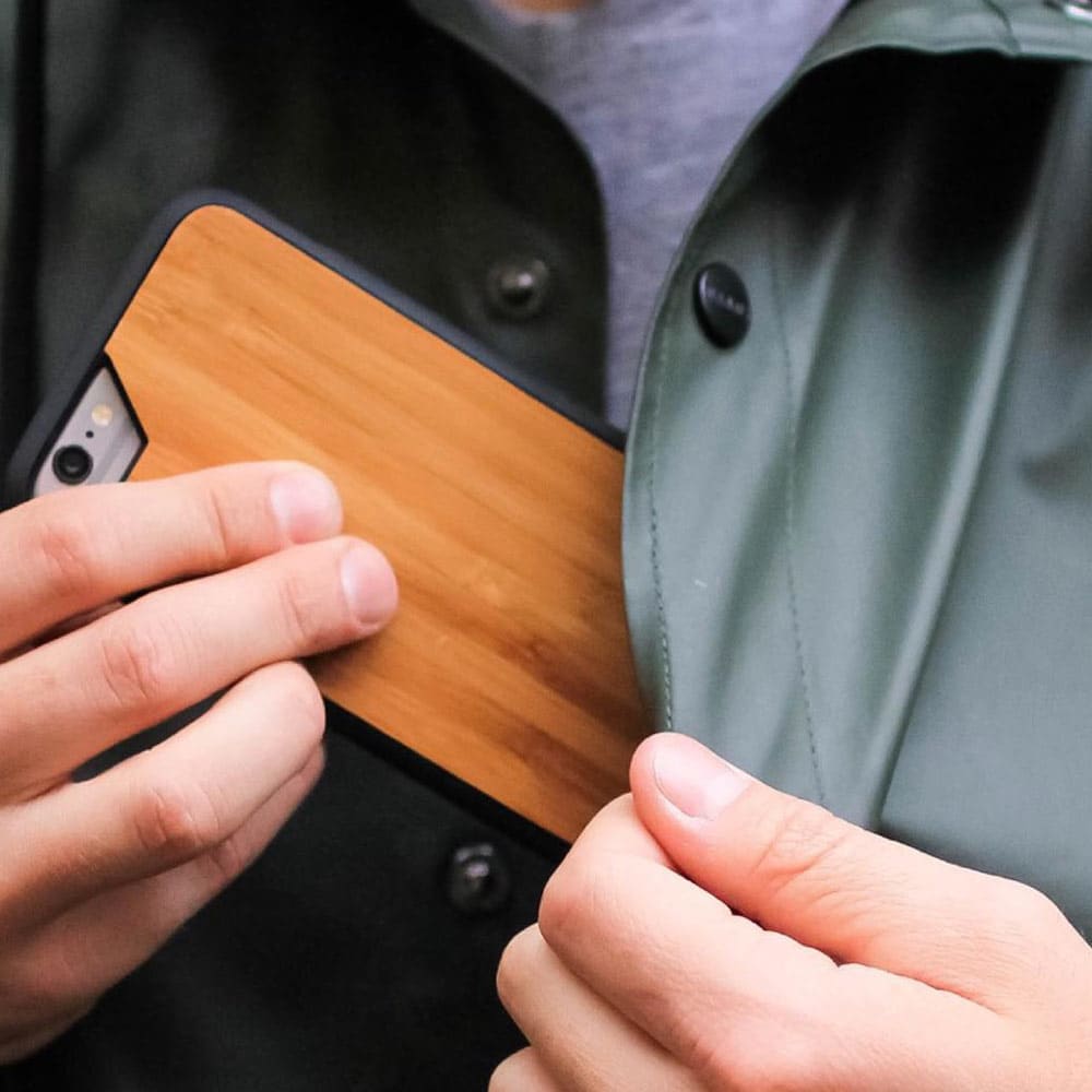 Mous iPhone Hülle – aus echtem Wallnuss Holz