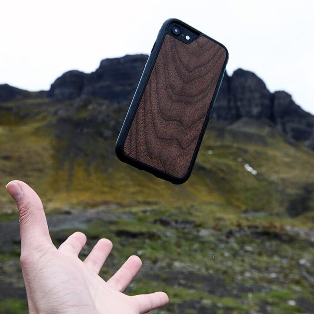 Mous iPhone Hülle – aus echtem Wallnuss Holz