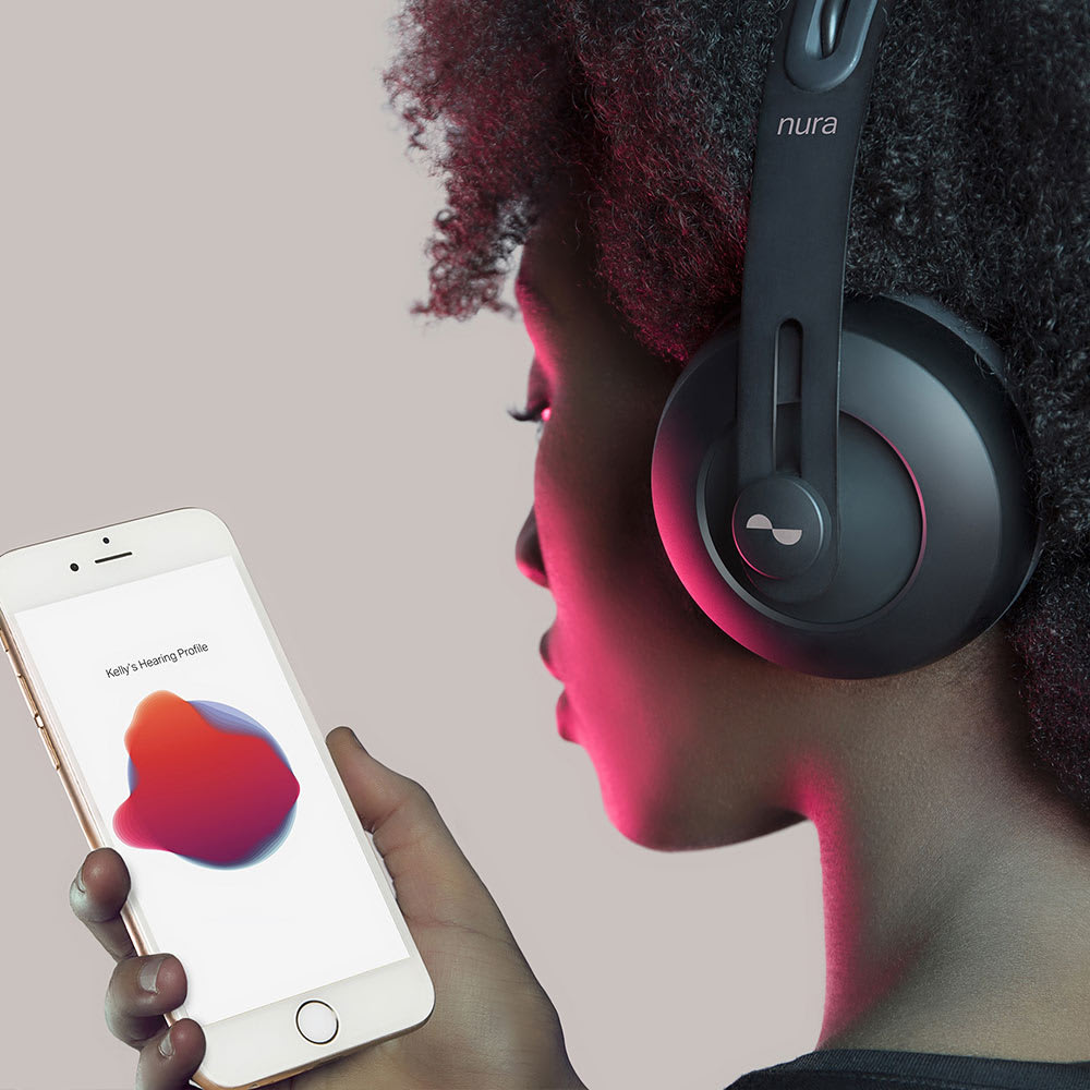 Nuraphone prüft Trommelfell für perfekten Sound.