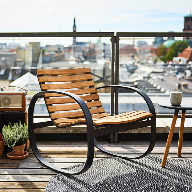 Komfortabler Outdoor Schaukelstuhl von Cane-line, raffiniert gestaltet