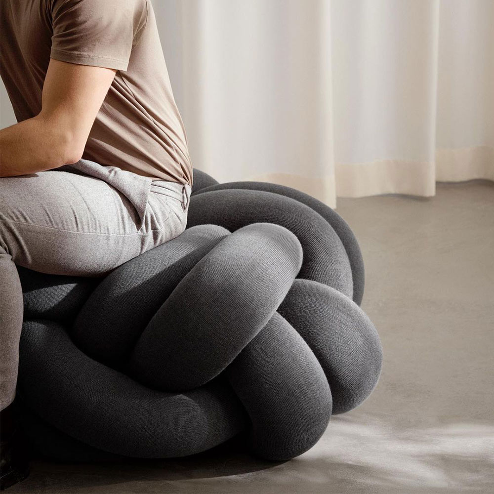 KNOT CUSHION XL – geknotetes Sitzkissen von Design House Stockholm