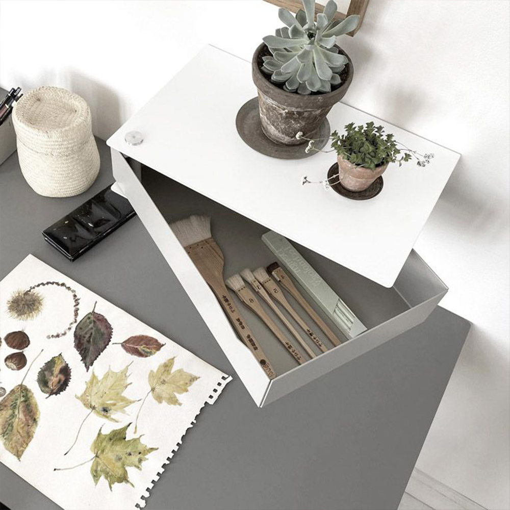 Wandmontierter Nachttisch BESIDE mit Schublade – filigran und vielseitig einsetzbar