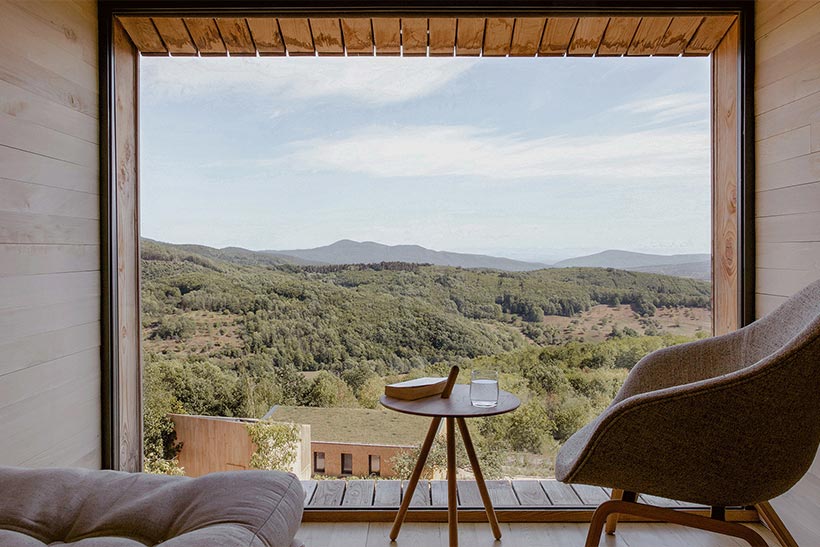 48° Nord – ein biologisches Feriendorf im Einklang mit der Natur. Reiulf Ramstad gestaltet nordische Hütten in den Vogesen