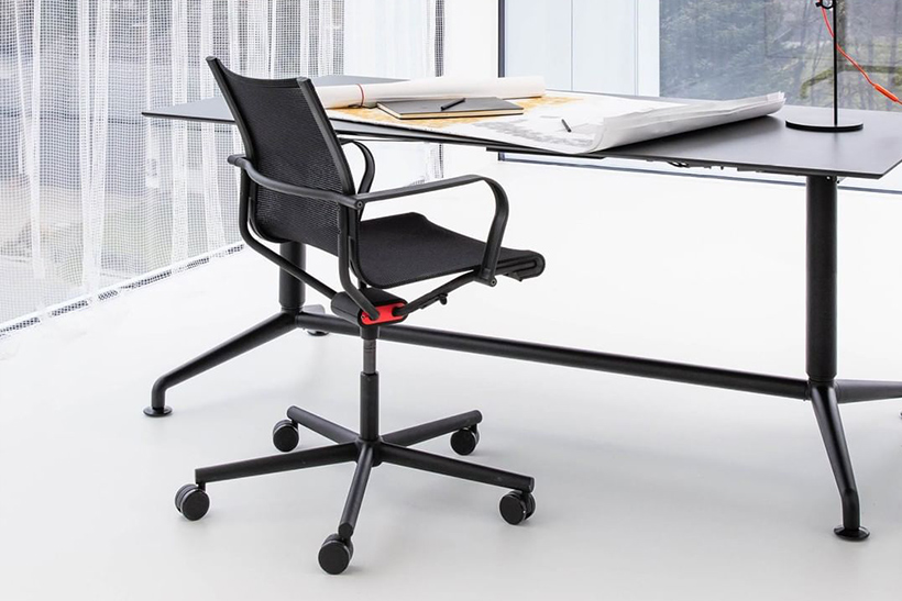 Ergonomisch bewegtes sitzen. Bürostuhl D1 von Wagner entlastet die Wirbelsäule, beugt Rückenschmerzen vor! Design Stefan Diez