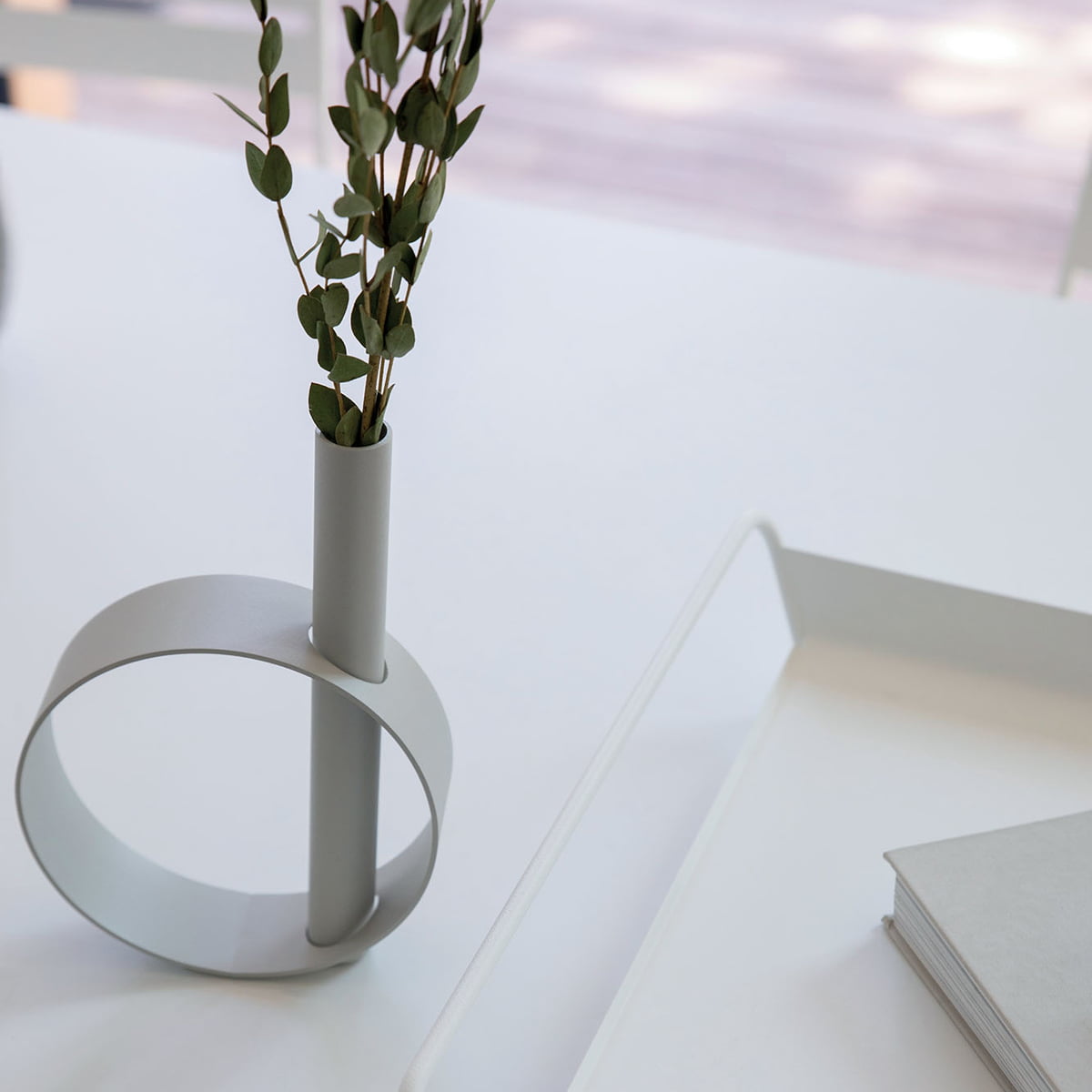 Diese Vase setzt ein Zeichen – IOS von Fermob