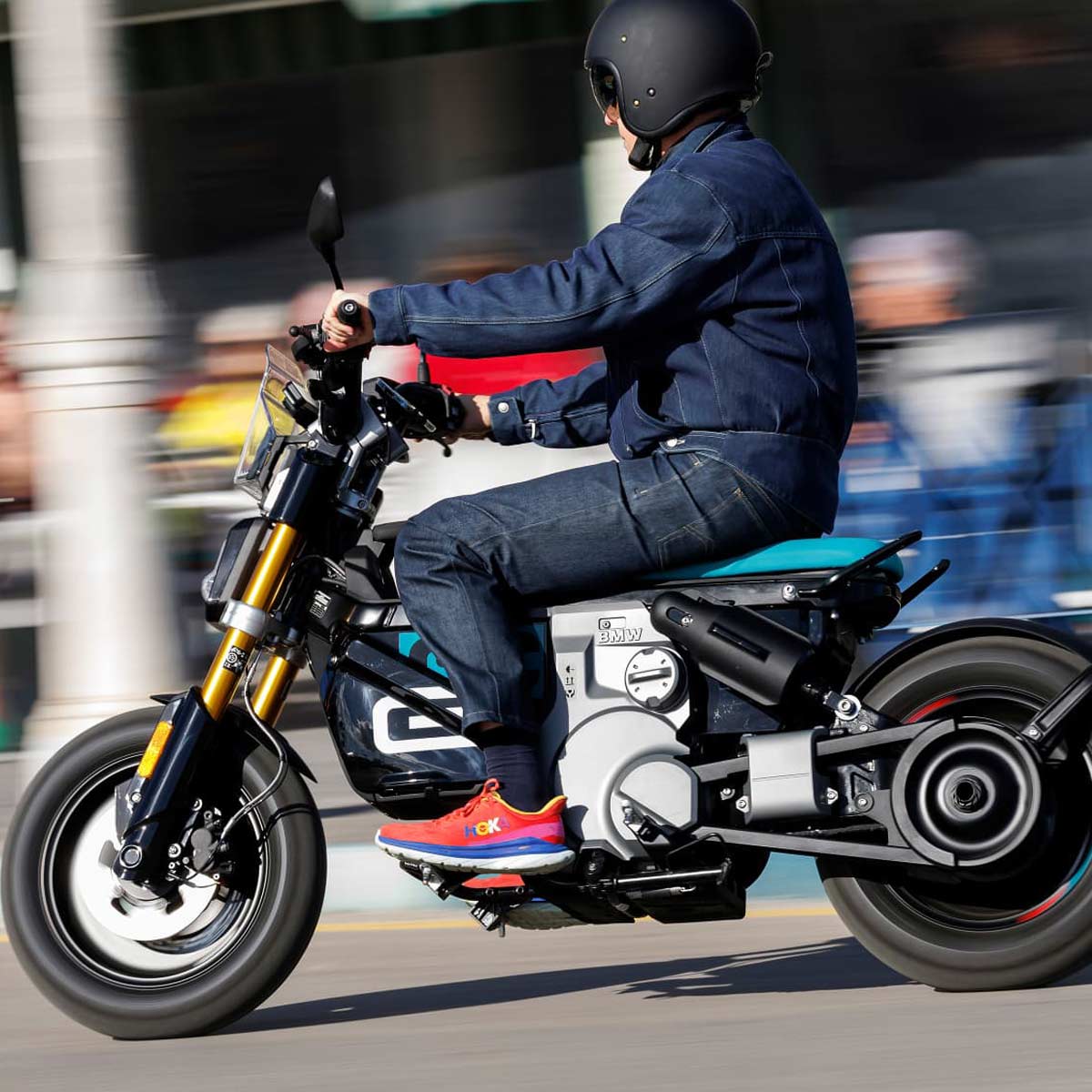 Mit BMW Motorrad CE02 vollelektrisch, umweltbewusst und stylisch in die Zukunft