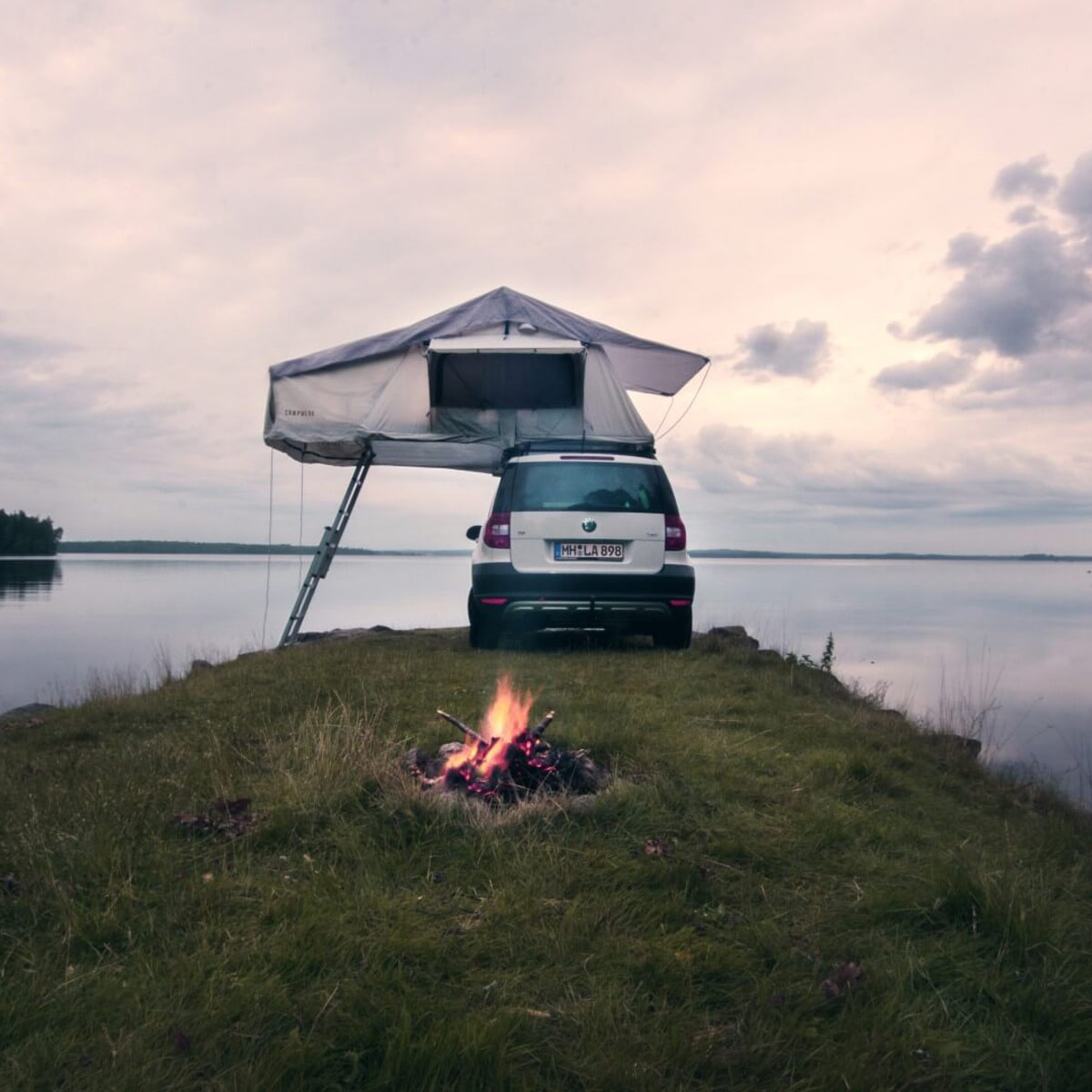 Campwerk Good Vibes – Dachzelt mit Hartschale. Passt auf jedes Auto und sorgt für Deine Reisefreiheit