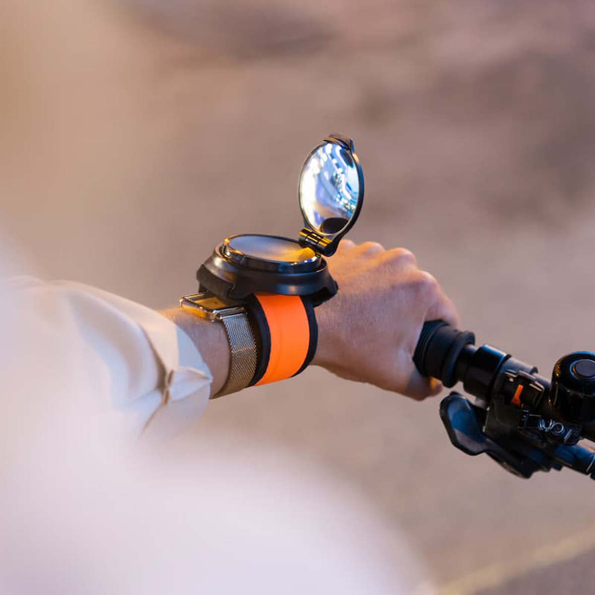 Superbikero – smartes Armband mit Fahrradrückspiegel