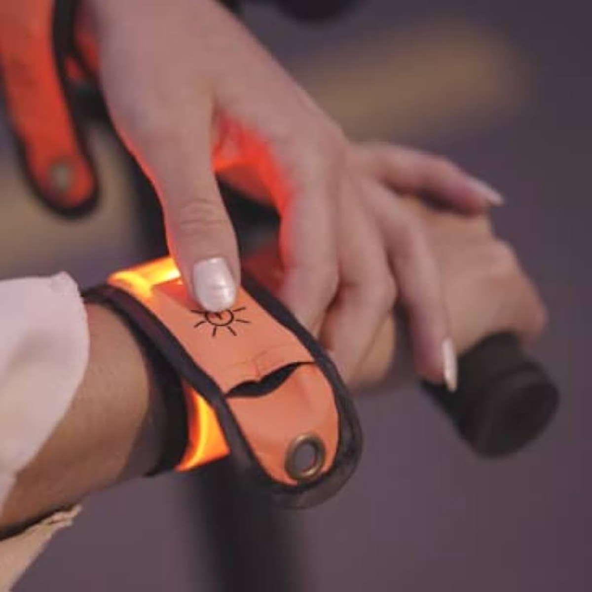 Superbikero – smartes Armband mit Fahrradrückspiegel