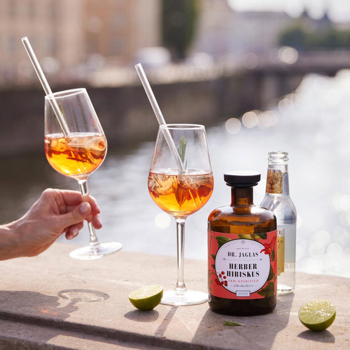 Herber Hibiskus Spritz – eine alkoholfreie Alternative zu Aperol