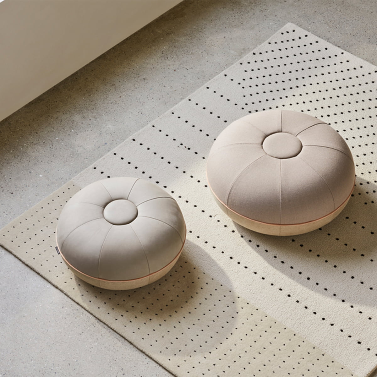 Fritz Hansen – Pouf by Cecilie Manz für das Wohnambiente