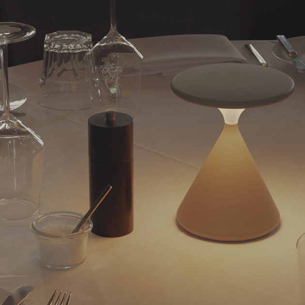 Salt&Pepper LED-Tischleuchte von Tobias Grau