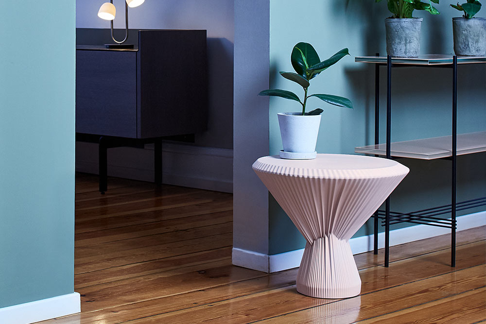 Plisago – Ein Beistelltisch ganz aus Porzellan zur imm cologne 2019