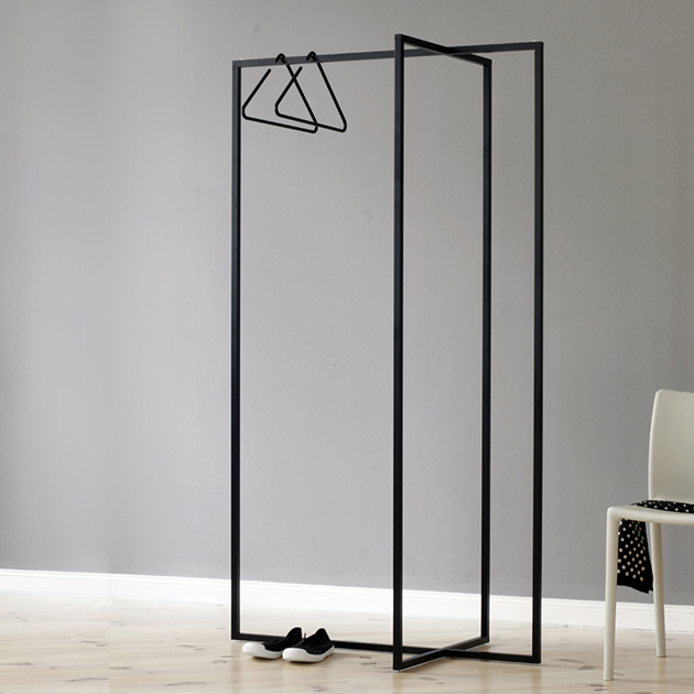 Puristische Garderobe mit Skulpturcharacter – Modular Frames L von Roomsafari