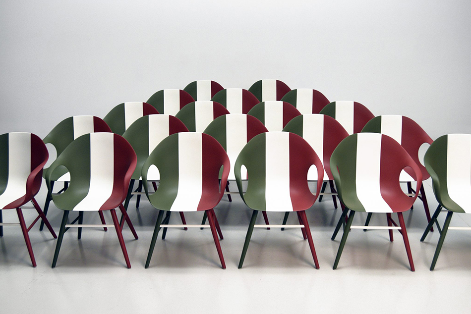 Elephant Stuhl von Kristalia in der italienischen Tricolore – gestaltet für Covid-19